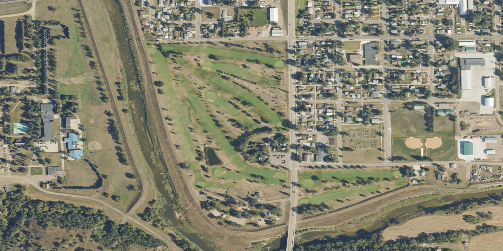 Satellite view of Mandan Municipal Golf Course